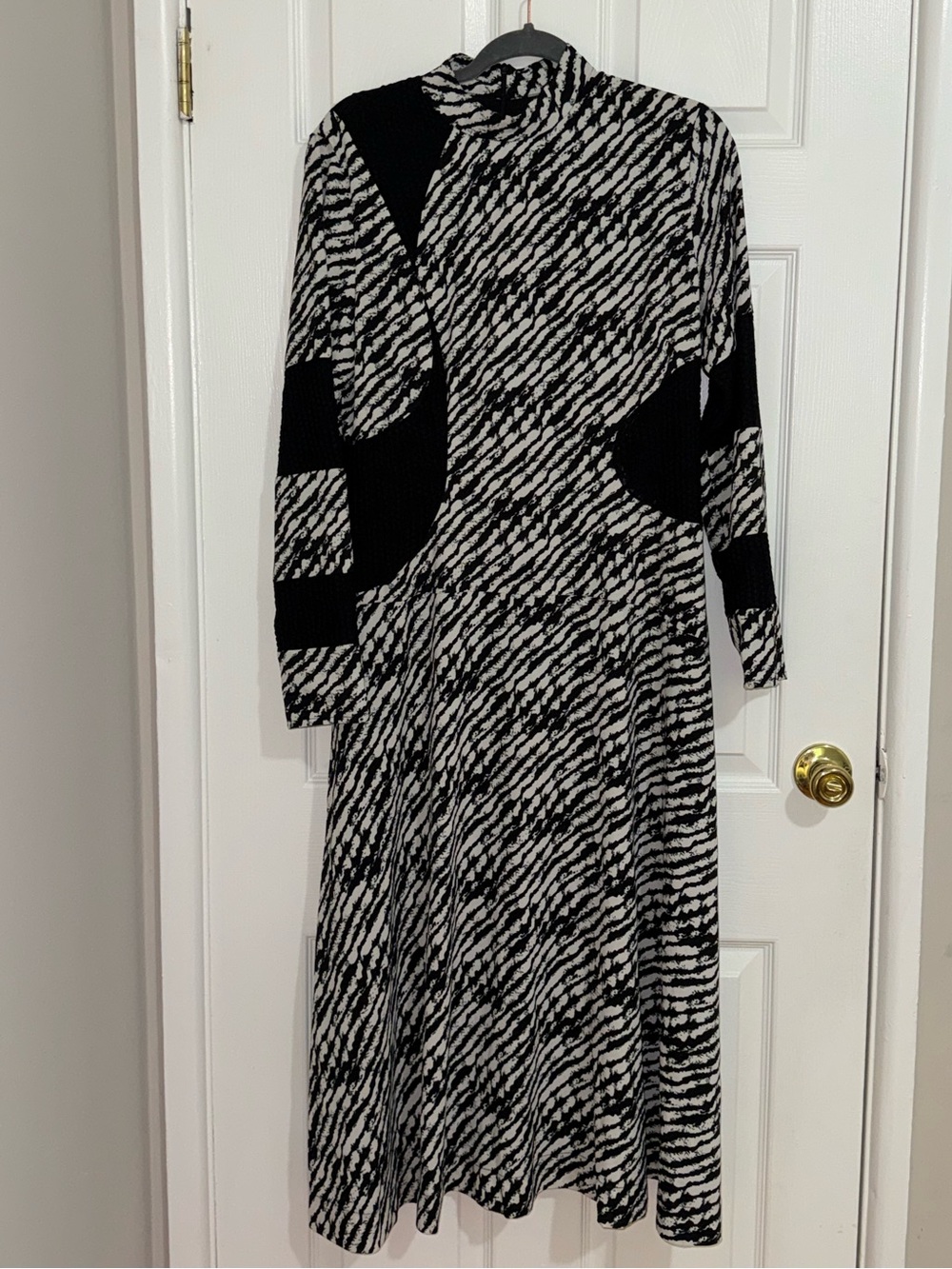 Novella Royale Black and White Patterned Long Sleeve Midi Dress